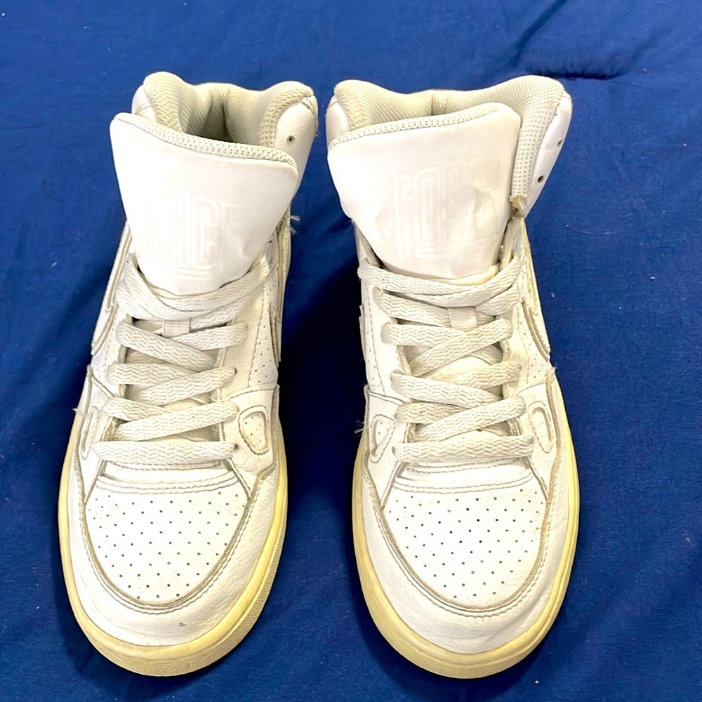 Nike Son of Force Mid (GS) Big Kids Shoes